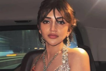 காரில் கிளாமர் போஸ்!! நடிகை ஸ்ரீலீலாவின் லேட்டஸ்ட் க்ளிக்ஸ்..