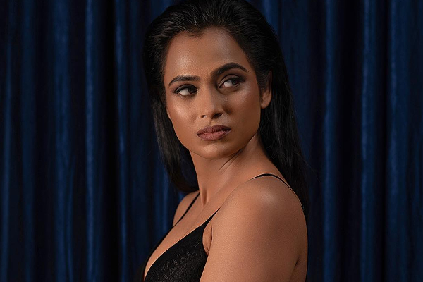 ரம்யா பாண்டியனிடம் வாட்சப் நம்பர் கேட்ட ரசிகர்! கூலாக உடனே கொடுத்த நடிகை