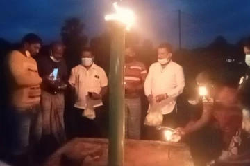 மாவீரர்களுக்கு தேவிபுரம் மாவீரர் துயிலுமில்ல வளாகத்தில் கெடுபிடிகளுக்கு மத்தியில் அஞ்சலி