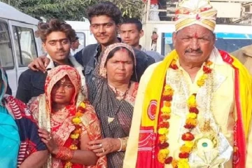 23 வயது இளம்பெண்ணுக்கு தாலி கட்டிய 65 வயது தாத்தா: 6 மகள்களின் சம்மதத்துடன் நடந்த திருமணம்