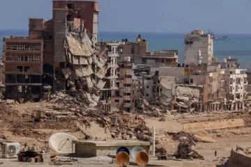 ஆயிரக்கணக்கானோர் பலியான பெருவெள்ளம்... மொத்த அதிகாரிகளையும் கைது செய்த நாடு