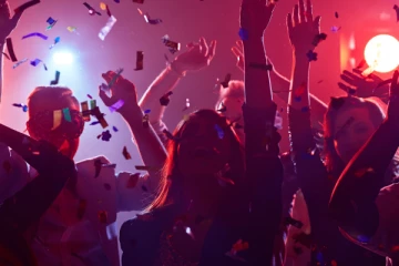 ஹோட்டலுக்குள் நடந்த மோசமான செயல் - யுவதிகள் உட்பட 39 பேர் கைது