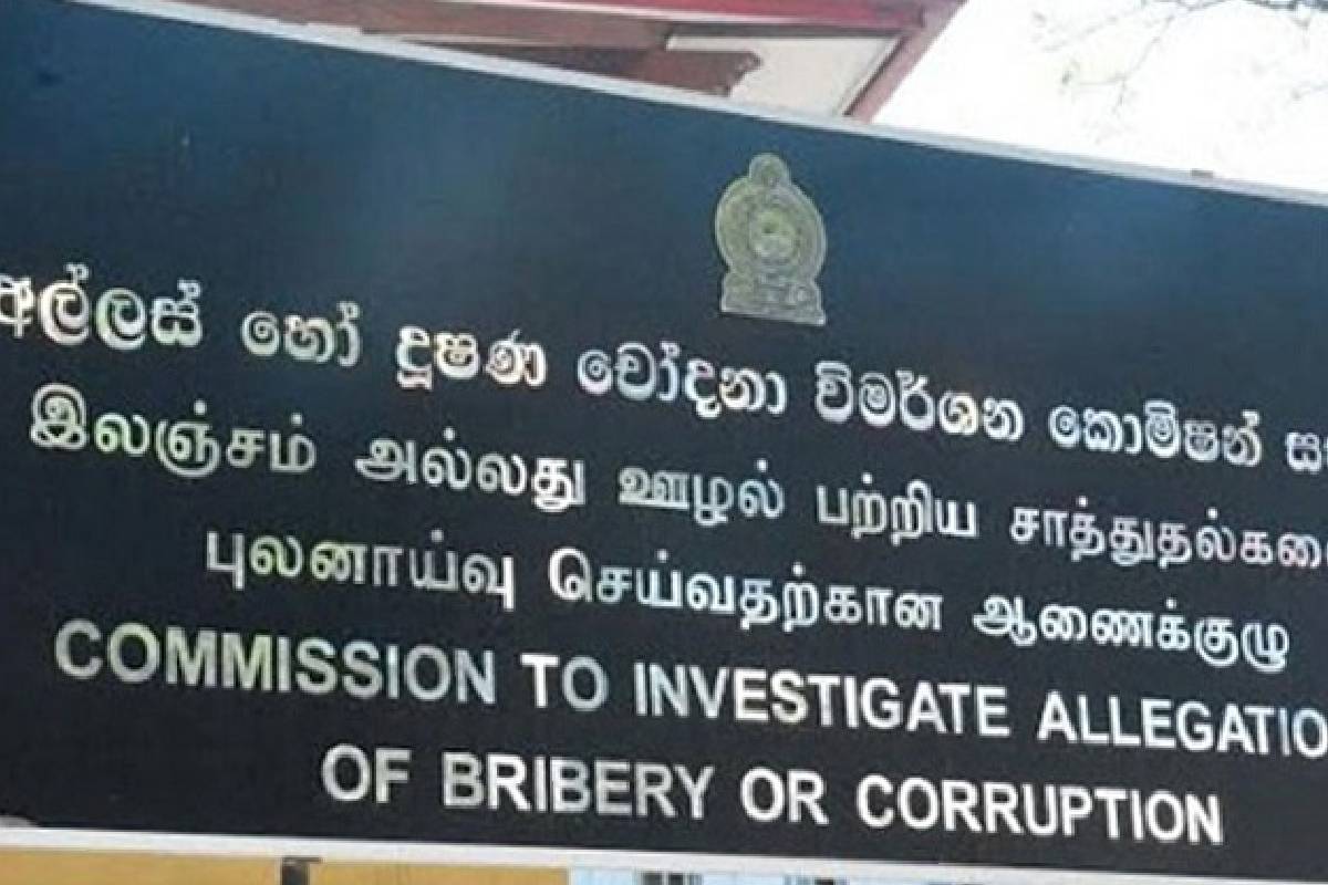 சரித் அபேசிங்க விவகாரம் தொடர்பில் ஐக்கிய மக்கள் சக்திக்குள் பாரிய கருத்து முரண்பாடு | Sjb Split Over Charith Abeysinghe Issue சரித் அபேசிங்க விவகாரம் தொடர்பில் ஐக்கிய மக்கள் சக்திக்குள் பாரிய கருத்து முரண்பாடு | Sjb Split Over Charith Abeysinghe Issue