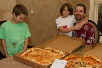 2 பீட்சா வாங்காமல் இருந்திருந்தால் இன்று 8000 கோடிக்கு அதிபதி - ஐடி ஊழியரின் சோக கதை