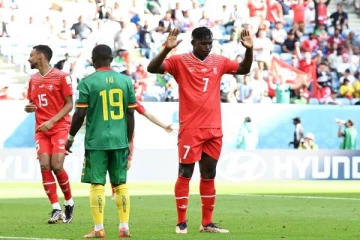 FIFA உலகக்கோப்பையில் சொந்த நாட்டுக்கு எதிராக கோல் அடித்த சுவிஸ் வீரர்! மைதானத்தில் செய்த செயல்