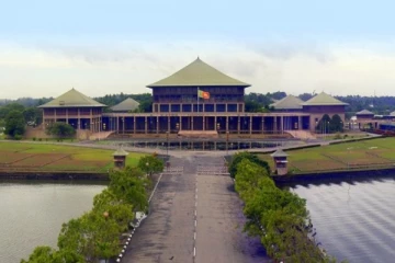 எம்.பிக்கள், நாடாளுமன்ற ஊழியர்களுக்கு நீண்ட விடுமுறை