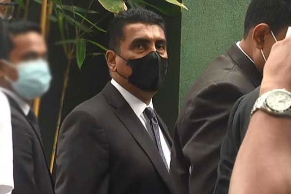 மகிந்தவின் நெருங்கிய சகாவான ஜோன்ஸ்டனை கைது செய்ய நடவடிக்கை | 5 Police Groups To Arrest Johnston Fernando