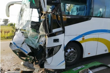 தனிமைப்படுத்தலுக்கு சென்ற பேருந்து ஓமந்தையில் விபத்து