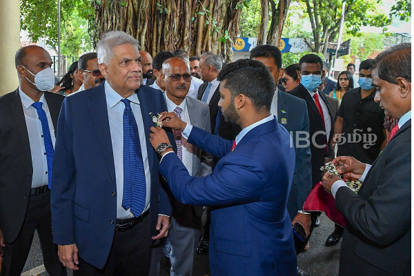 நெருக்கடிக்கு தீர்வு காண்பதற்கு இளைஞர்களின் பங்களிப்பு அவசியம் - ரணில் வலியுறுத்தல் | Involvement Youth Essential Solve Sl Crisis Ranil