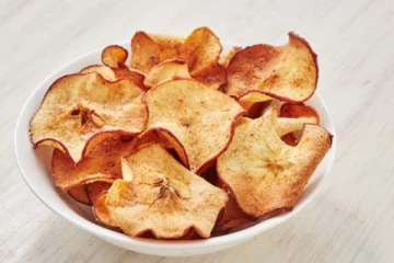 வெறும் 5 நிமிடத்தில் தயாராகும் ஆப்பிள் சிப்ஸ்! ஈஸியா தயார் செய்யலாம்