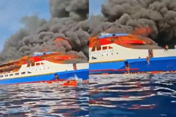 இந்தோனேசியாவில் பயணிகள் கப்பலில் தீப்பரவல் ; மூவர் பலி