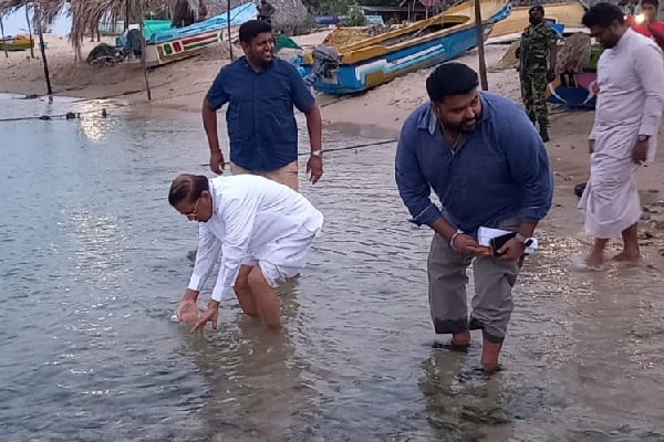 யாழ் மாவட்ட கடற்றொழிலாளர்களை சந்தித்த முன்னாள் ஜனாதிபதி! | The Former President The Fishermen Of Jaffna