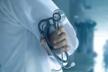 மருத்துவரின்  வாகனத்தில் எரிபொருளை ஆட்டையப்போட்ட  நபர் !