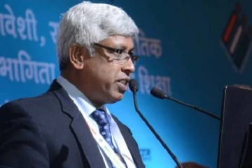 தீவிர சிகிச்சைப்பிரிவில் அனுமதிக்கப்பட்டுள்ள தேர்தல்கள் ஆணையாளர்