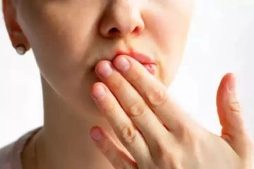 நாக்கை கடித்த இளம்பெண்; உடனே கோமாவுக்கு சென்ற பயங்கரம் - ஷாக் பின்னணி!