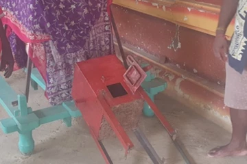 பட்டப்பகலில் களவாடப்பட்ட ஆலய உண்டியல்!(படங்கள்)