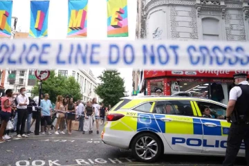 லண்டனில் முக்கிய வீதியில் ஒருவர் கொடூரமாக குத்திக் கொலை!