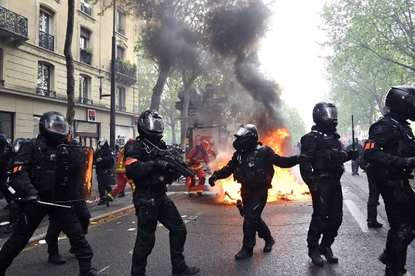 பாரிஸில் இரண்டாவது நாளாக தொடரும் வன்முறை! | Violence Continues For The Second Day Paris
