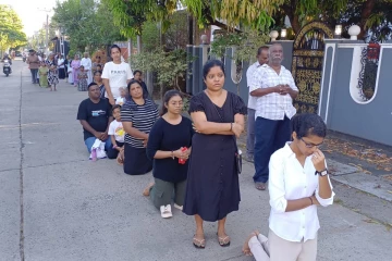 புனித வெள்ளியை முன்னிட்டு தமிழர் பகுதியில் சிலுவைப்பாதை வழிபாடுகள்