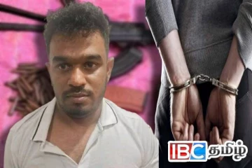 துப்பாக்கியுடன் சிக்கிய பெக்கோ சமனின் ஆதரவாளர்