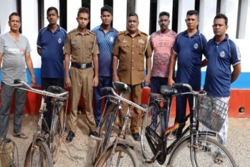 முல்லைத்தீவில் சைக்கிள் திருடர்களை அடித்து நொருக்கிய மக்கள்!