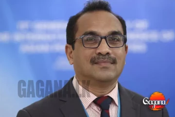 ඇමතිකම පැත්තක තියලා බිමල්...දණ ගා ගෙන වැඩ