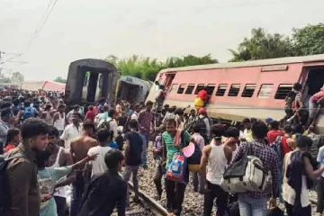 உத்தரபிரதேசத்தில் பயணிகள் ரயில் தடம் புரண்டு விபத்து! 4 பயணிகள் உயிரிழப்பு