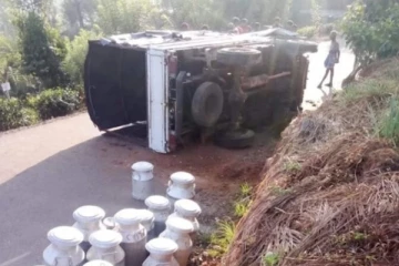 பதுளையில் லொறி விபத்து: மூவர் வைத்தியசாலையில்