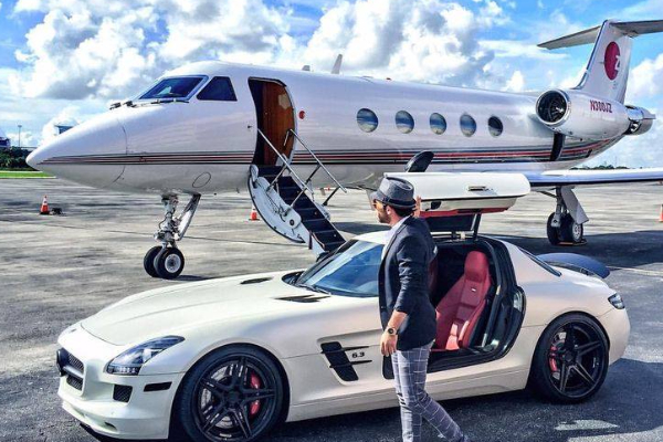 மிகவும் சொகுசான வாழ்க்கையை வாழக்கூடிய ராசியினர் யார் தெரியுமா? | Zodiac Sign Who Born To Live Luxurious Life