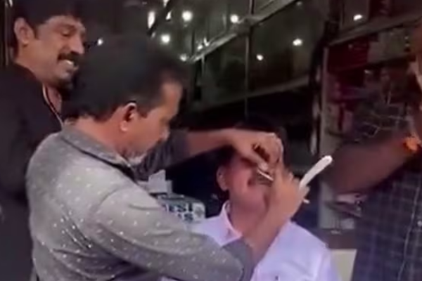 தேர்தலில் தோல்வி; சொன்னபடி மீசையை எடுத்த நபர் | Kerala Poll Bet Man Shaved Off His Mustache தேர்தலில் தோல்வி; சொன்னபடி மீசையை எடுத்த நபர் | Kerala Poll Bet Man Shaved Off His Mustache