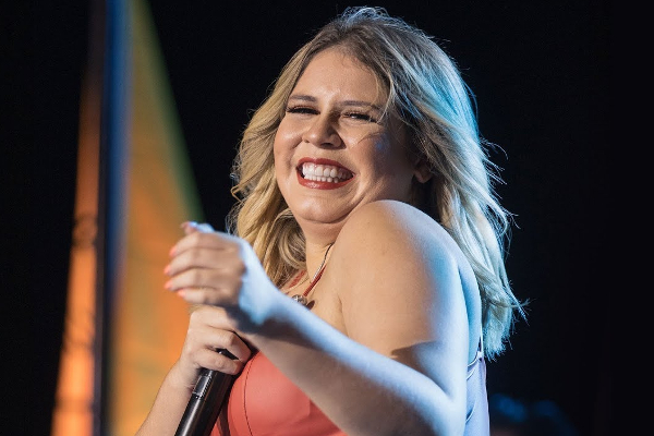 விபத்துக்குள்ளான விமானம்.. மரணமடைந்த பிரபல பாடகி.. அதிர்ச்சியில் ரசிகர்கள் | Marilia Mendona Death