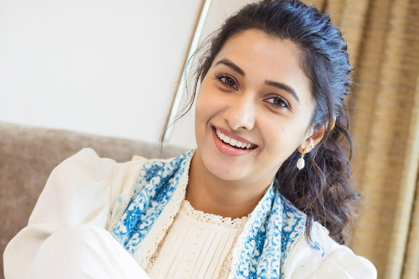 அவர் படம்னா எதையும் கேட்க மாட்டேன்.. யாரை சொல்கிறார் பிரியா பவானி ஷங்கர்? | Priya Bhavani Shankar Wants Vetrimaaran Film