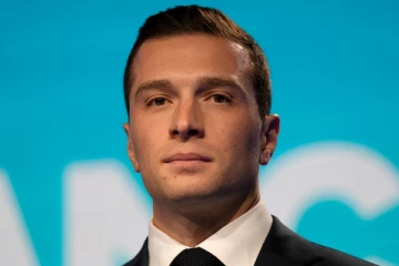 பிரான்சின் அடுத்த பிரதமர்? புலம்பெயர்தலை எதிர்க்கும் புலம்பெயர்தல் பின்னணி கொண்டவர்