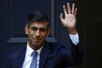 வெளிநாட்டு மாணவர்களுக்கு இனி கட்டுப்பாடு: பிரித்தானிய பிரதமர் ரிஷி சுனக் தீவிரம்