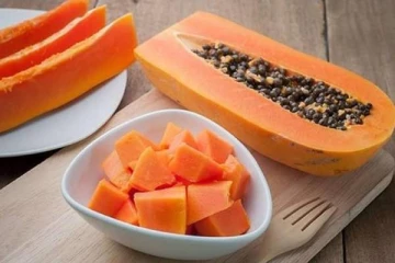 பப்பாளியில் இருக்கும் பக்கவிளைவுகள்! யாரெல்லாம் சாப்பிடக்கூடாது தெரியுமா?