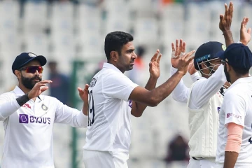 தொடக்கத்தில் வெற்றி பெற்ற இந்திய அணிக்கு பதிலடி கொடுத்த இலங்கை