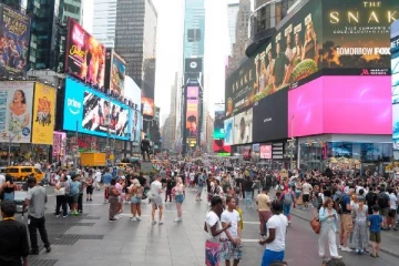 நியூயார்க் நகரை உலுக்கிய சம்பவம்... மக்கள் கூட்டத்தில் இளைஞரின் வெறிச்செயல்