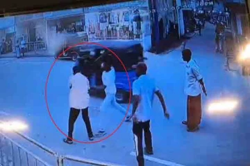 நடுவீதியில் நடந்த கத்தி குத்து சம்பவம்! அதிர்ச்சியளிக்கும் சிசிரிவி காட்சிகள்