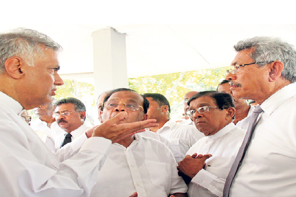 கோட்டாபயவின் முயற்சிகள் அனைத்தும் படு தோல்வியில் – பதவிகோரி ரணிலிடம் சரணடைந்தாரா!