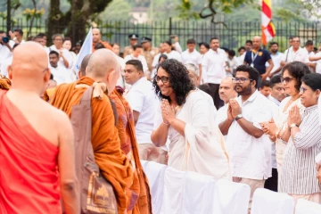 සාමයේ පණිවිඩය රැගෙන ඇරඹි පාගමනට අගමැතිණි ද එක්වෙයි