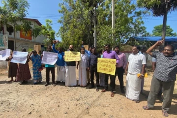 மட்டக்களப்பில் மதுபான சாலை அமைப்பதற்கு எதிர்ப்பு தெரிவித்து ஆர்ப்பாட்டம் (Photos)