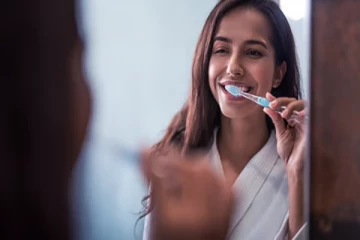 காலையில் எழுந்தவுடன் பல் துலக்கினால் இவ்வளவு தீமைகள் உள்ளதா?