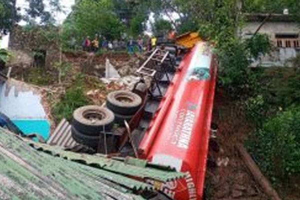 எரிபொருள் கொள்கலன் ஊர்தி விபத்து | Diesel Dank Bowser Accident
