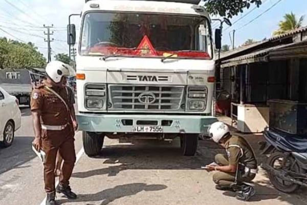 கோர விபத்தில் சிறுமி பலி - தாய் மற்றும் மற்றுமொரு சிறுமி படுகாயம் | 10 Year Old Girl Dies In An Accident கோர விபத்தில் சிறுமி பலி - தாய் மற்றும் மற்றுமொரு சிறுமி படுகாயம் | 10 Year Old Girl Dies In An Accident