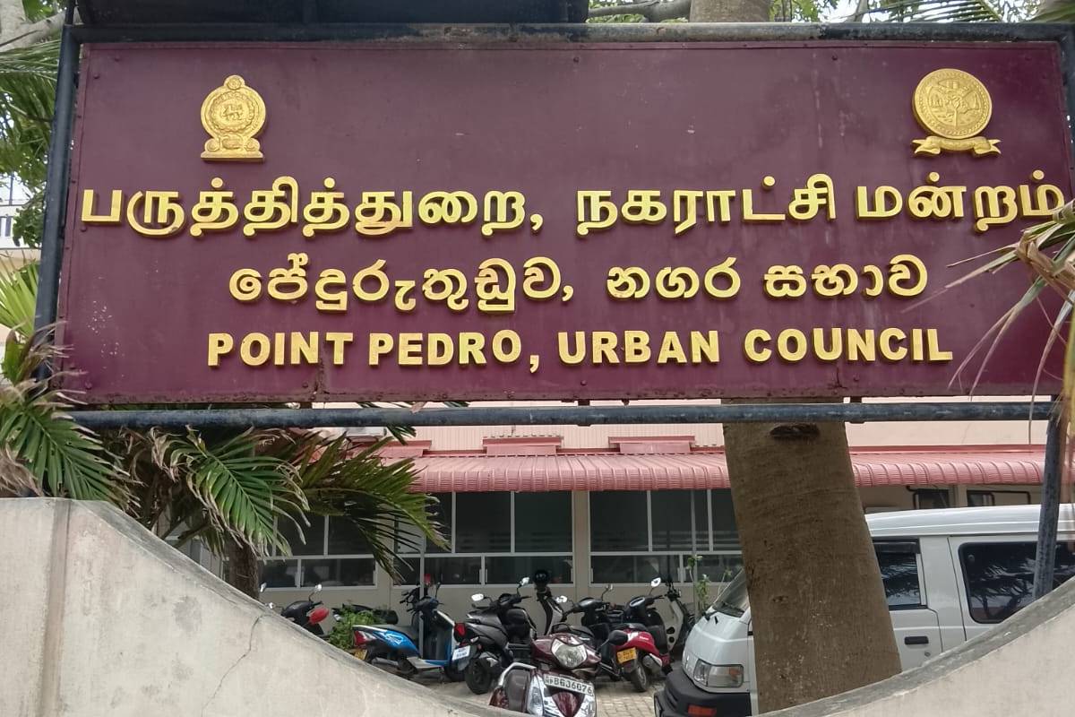 பருத்தித்துறை நகரசபை விவகாரத்தில் ஆளுநரின் விசாரணைக்கு நீதிமன்றம் இடைக்காலத் தடை! | Pedro City Council Issue