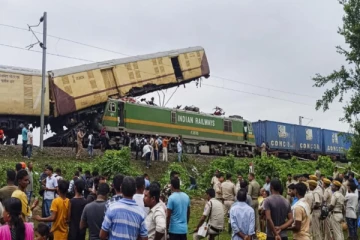 ரயில்கள் மோதி பயங்கர விபத்து; உயரும் பலி எண்ணிக்கை - விபத்து யாருடைய தவறு?