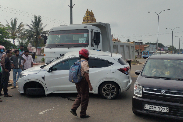 கிளிநொச்சி ஏ 9 வீதியில் ஏற்பட்ட விபத்து (Video) | Accident On The Kilinochchi A9 Road