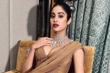 கவர்ச்சி உடையில் ஜான்வி கபூர்.. ஹாட் புகைப்படங்கள்