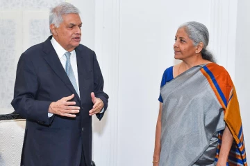 தமிழர்களுக்கு நிரந்தர தீர்வு வழங்குவதாக இந்திய நிதியமைச்சரிடம் உறுதியளித்த ரணில்