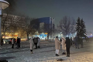 சீனாவில் சக்திவாய்ந்த நிலநடுக்கம்;பீதியில் தெருவுக்கு வந்த மக்கள்